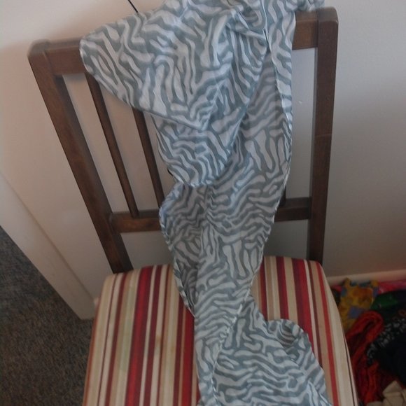 NWT women's scarves - Picture 2 of 4